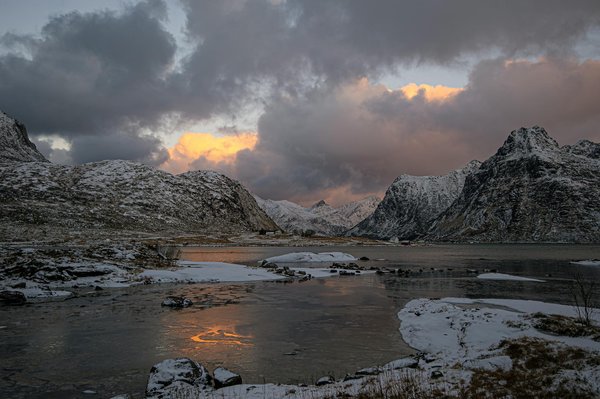Comment organiser une expédition en motoneige à travers les forêts enneigées de Finlande: équipements et conseils?
